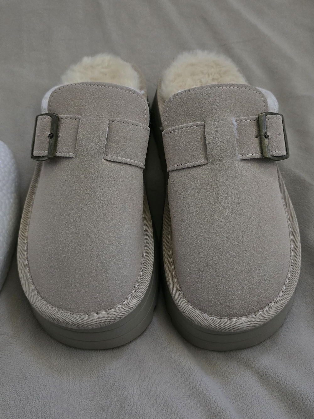 Cozy Faux-Shearling Suede Clog Slippers - Light Beige
